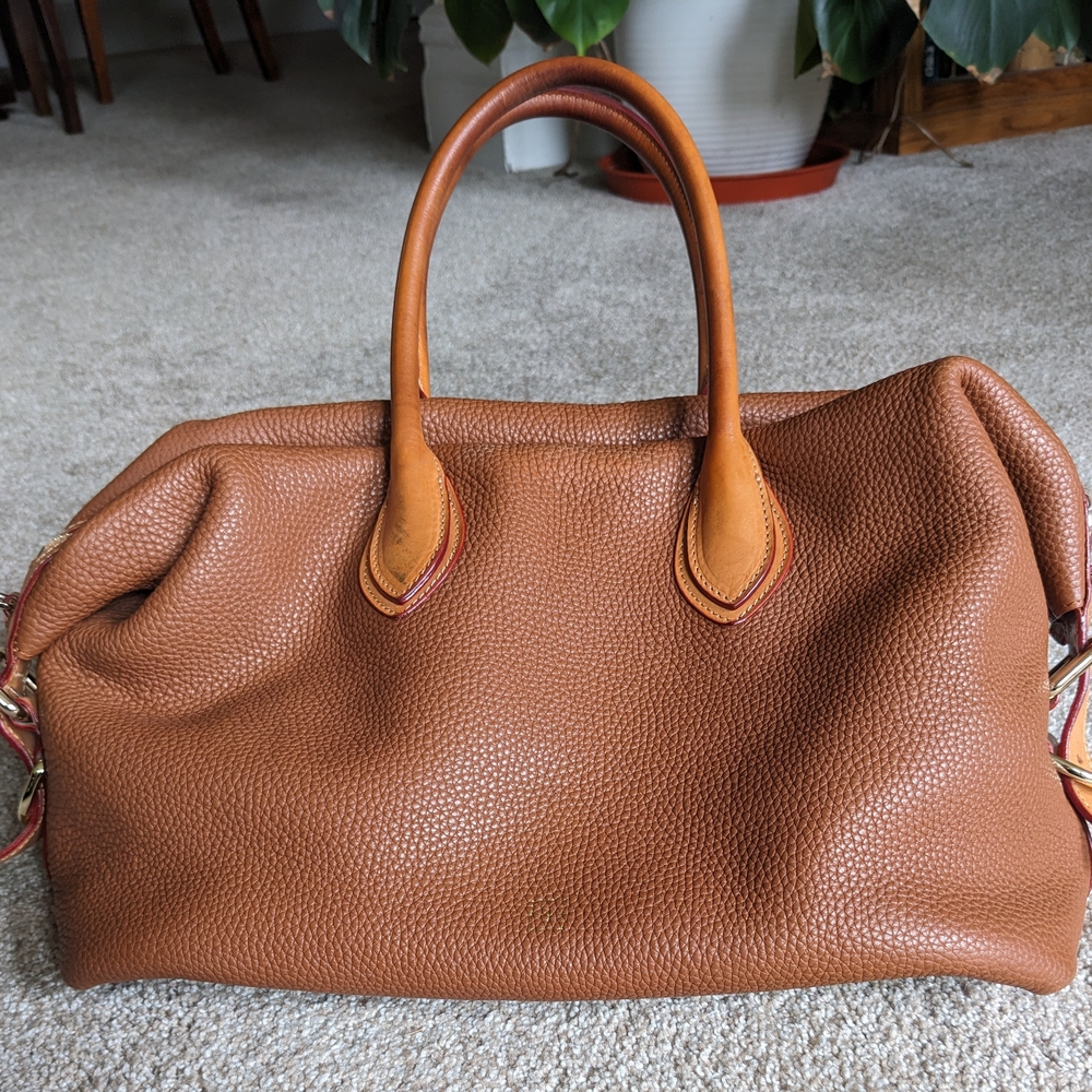 Vintage Parisa Wang leather handbag with detachable crossbody strap